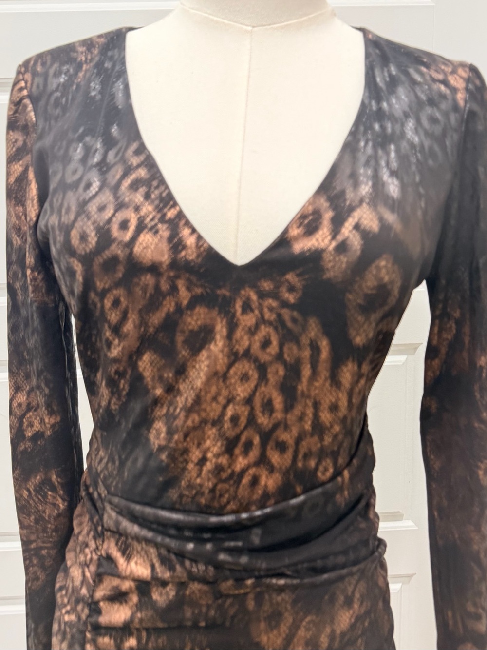 Guess Metallic Leopard Print Long Sleeve V-Neck Ruched Dress - Copper/Black - Picture 6 of 7